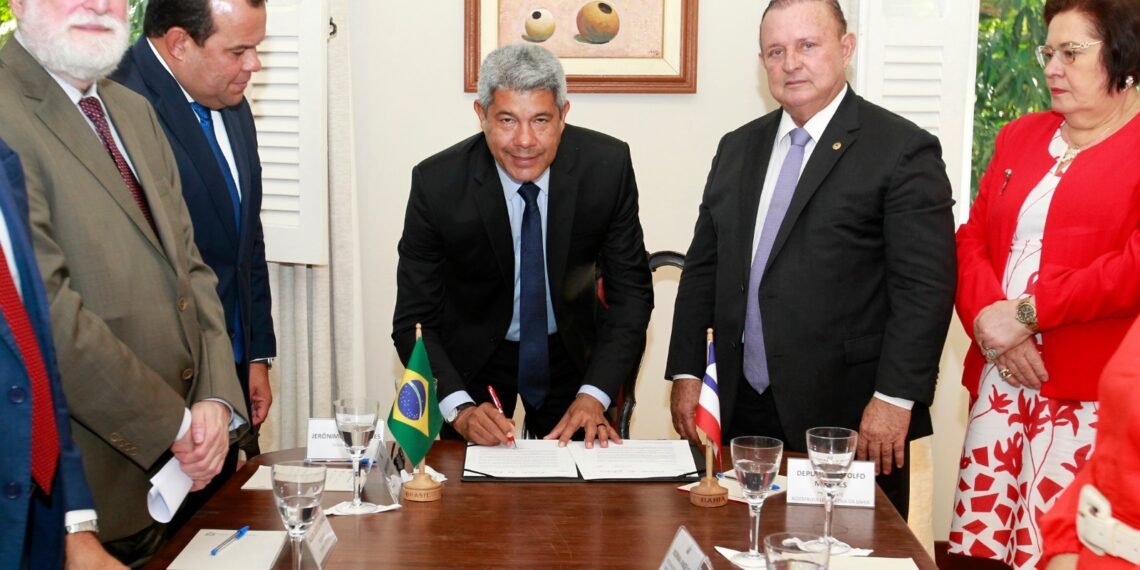 Governador inova, reúne poderes e entrega Lei de Diretrizes Orçamentárias