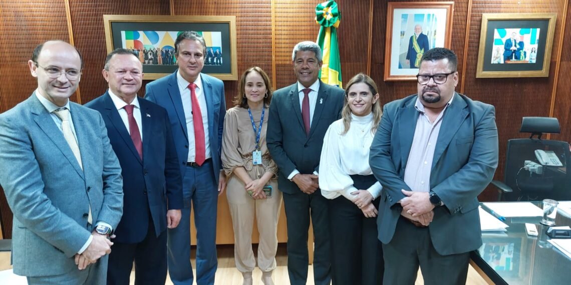 Em Brasília, Jerônimo trata da retomada de obras nas áreas de Habitação e Educação na Bahia