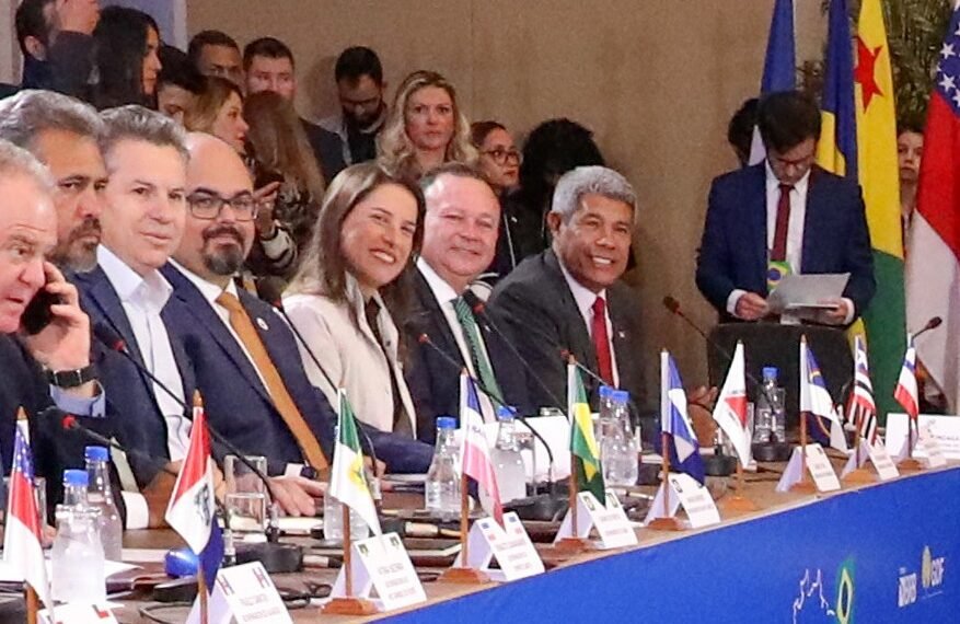 “Tema necessário para o desenvolvimento econômico e social”, afirma Jerônimo sobre reforma tributária em Fórum de Governadores