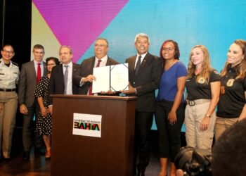 Estado e Ministério da Justiça entregam equipamentos de segurança e anunciam segunda edição do Pronasci na Bahia