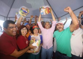 “O Governo da Bahia tem plena responsabilidade com os direitos trabalhistas”, afirma Jerônimo em ato do 1° de Maio