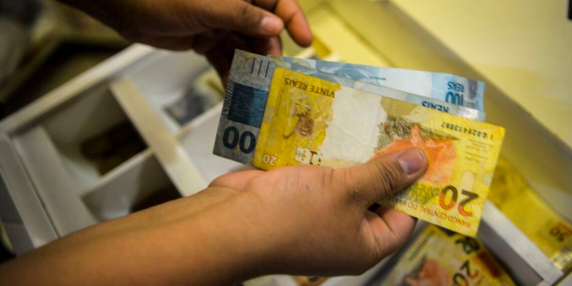 Abono salarial é pago nesta segunda aos nascidos em julho e agosto