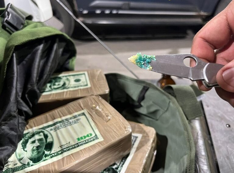 PRF apreende cocaína marcada com “nota de Dólar do Pablo Escobar”no Oeste da Bahia