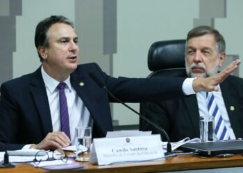 Ministro apresenta ao Senado calendário para revisão do ensino médio