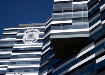 Ex-assessor de Jair Bolsonaro é preso em operação da PF