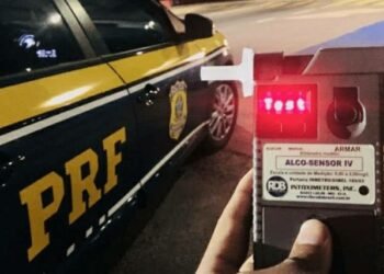 Homem bêbado tenta fugir da fiscalização, mas é preso pela PRF no Oeste da Bahia