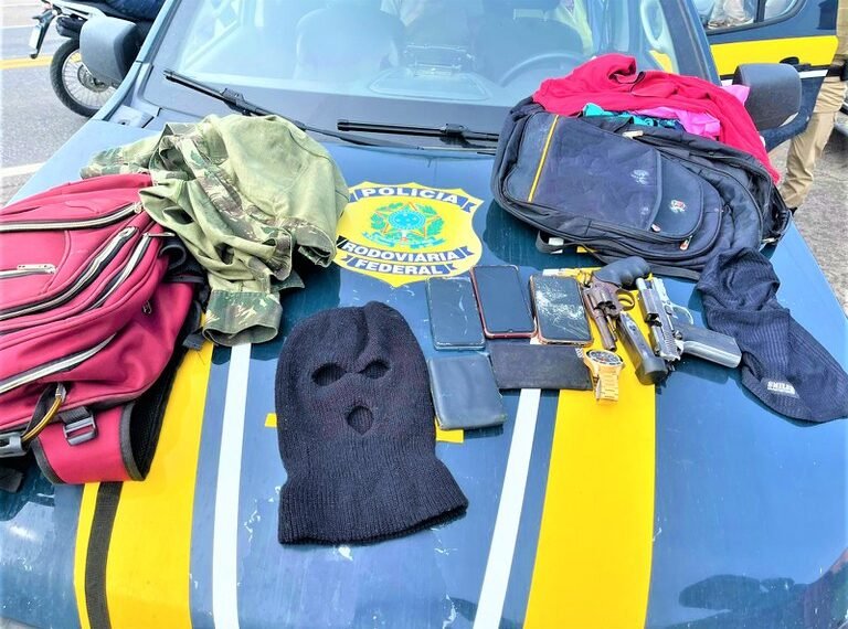 Casal sequestrado e feito refém em Amargosa é libertado na BR 101; assaltantes foram presos