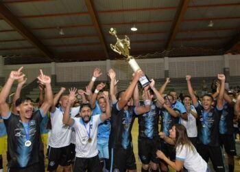 Fox Futsal ergue a taça de campeão do Barreirense de Futsal 2023