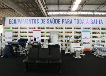 Jerônimo reúne 188 prefeitos e entrega R$ 37 milhões em equipamentos para a saúde