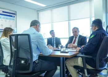 PRF recebe visita de Deputado Federal para discutir projeto de lei da Carteira Nacional de Habilitação Social