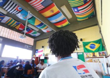 Bahia avança no combate ao analfabetismo e tem a menor taxa do Nordeste