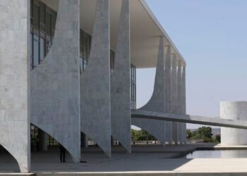 Lula sanciona Lei Geral do Esporte e veta regra que reduz indenização