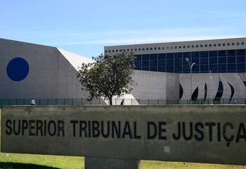 Ministro do STJ autoriza que homem plante até 354 plantas cannabis por ano para tratar ansiedade