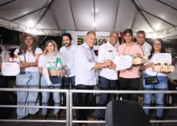 Jerônimo Rodrigues inaugura obra de requalificação na BA-575 e horta comunitária, entre outros investimentos, em Santana