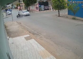 Colisão deixa motociclista ferida
