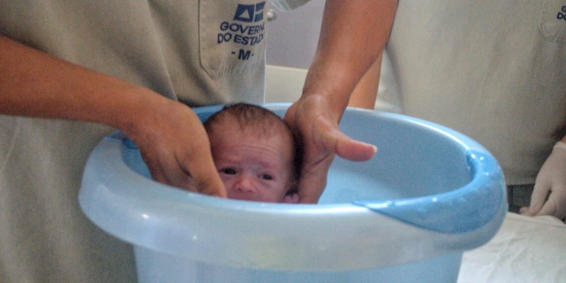 Banho de Ofurô passa a integrar os modelos de terapia ofertados aos recém-nascidos do HMIJS
