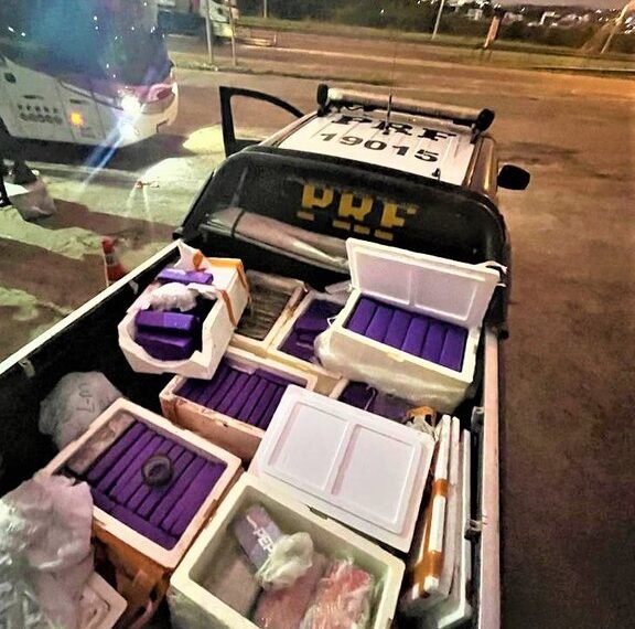 Maconha e cocaína despachadas como encomenda são apreendidas em Feira de Santana (BA)