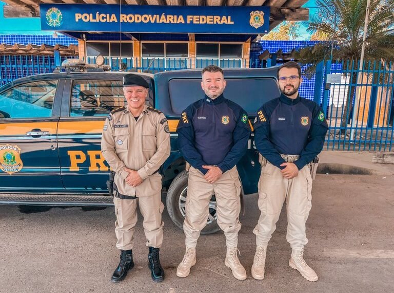 Chefe da Delegacia de Barreiras recebe visita institucional do comandante da CPRO