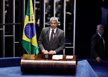 No Congresso Nacional, Jerônimo Rodrigues participa de sessão solene que celebra os 200 anos do 2 de Julho