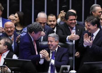 Câmara aprova PEC da reforma tributária