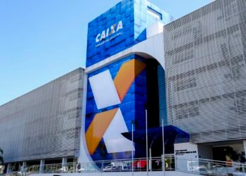 Caixa libera abono salarial para nascidos em novembro e dezembro
