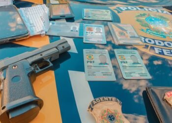 Falso policial rodoviário federal é preso no Oeste da Bahia com simulacro de pistola e documentos falsificados