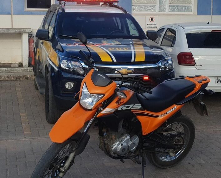 PRF detém homem com moto adulterada no Oeste da Bahia