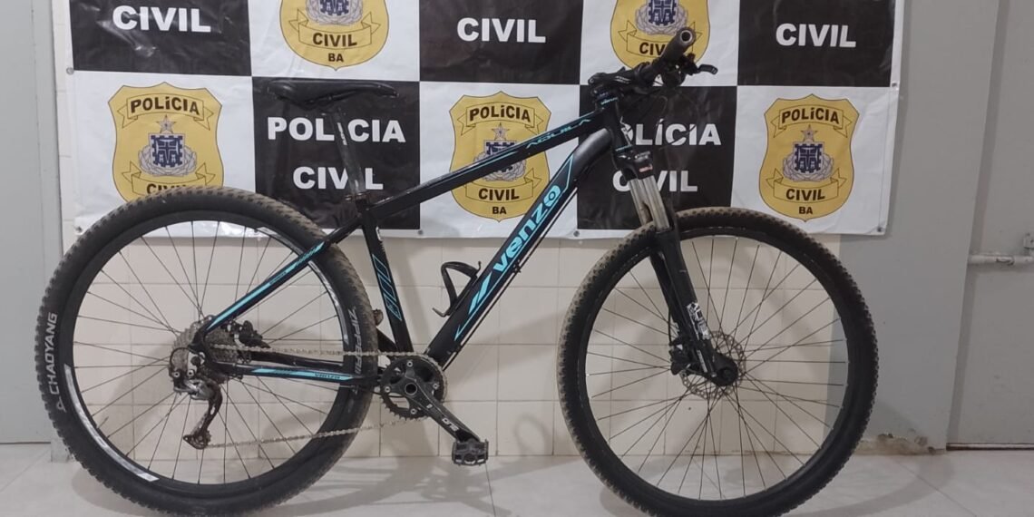 POLICIAIS CIVIS PRENDEM HOMEM QUE VENDIA BICICLETA FURTADA EM BARREIRAS