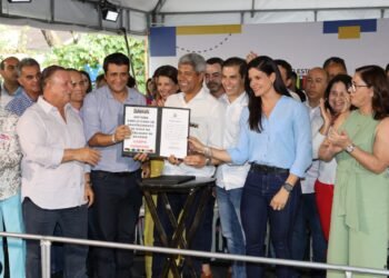 Governo inaugura Delegacia Territorial e Complexo Poliesportivo, entrega equipamentos e anuncia novas obras em Campo Formoso