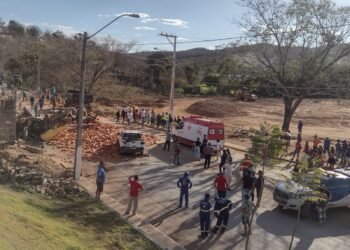 Caminhão perde o freio e provoca grave acidente em São Desidério