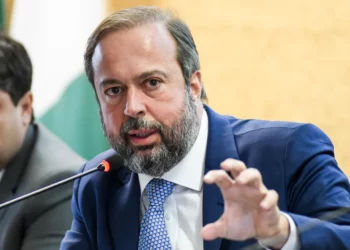 Ministro diz que vai pedir à PF e à Abin investigarem se houve ação humana nas causas do apagão desta terça