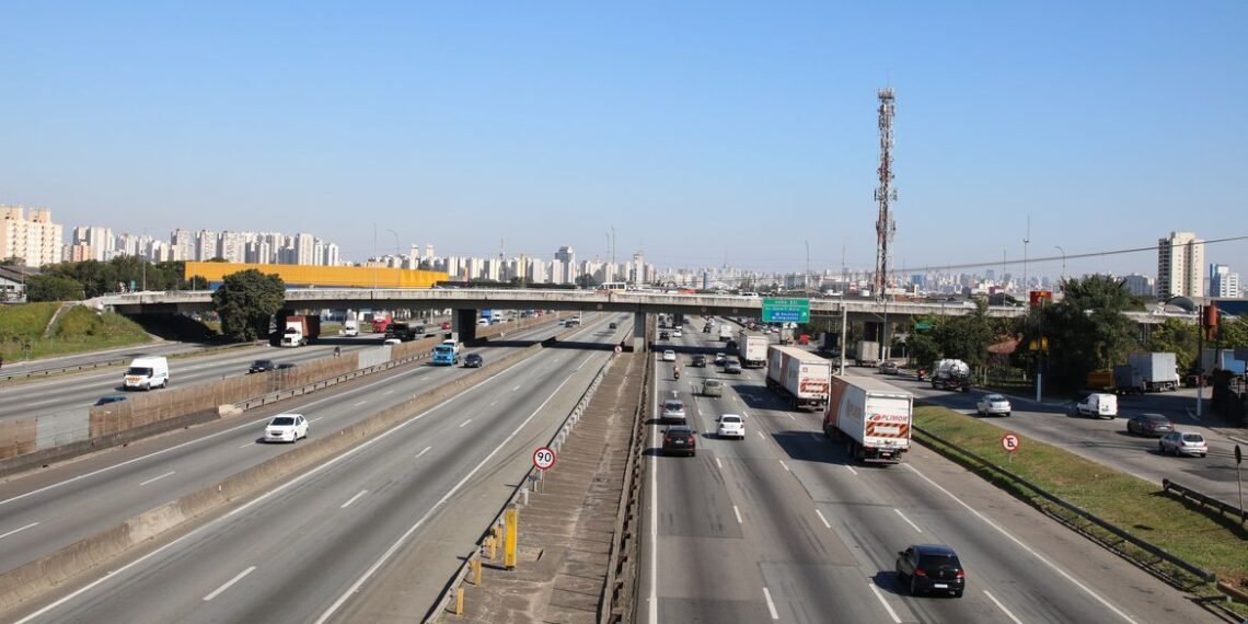 PAC prevê mais de 300 obras em rodovias e ferrovias