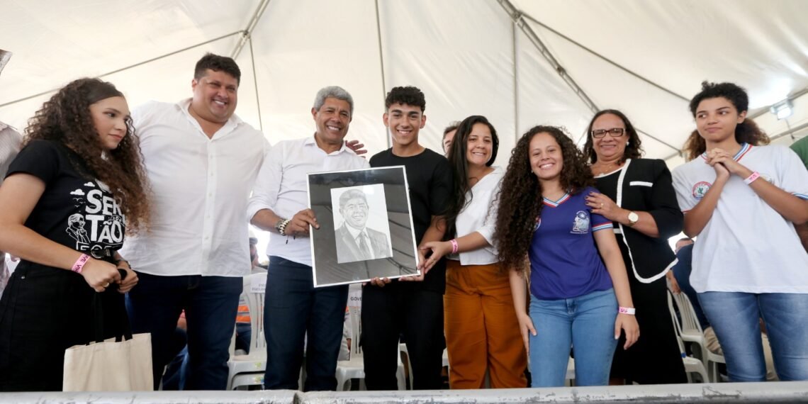 Estado entrega a Euclides da Cunha nova sede do Cetep Sertão Forte e mais de R$ 40 milhões em infraestrutura rodoviária e urbana