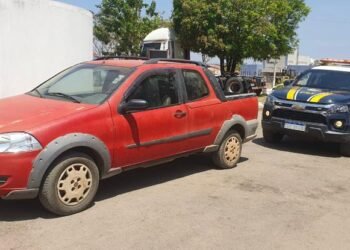 Veículo roubado é recuperado pela PRF em Barreiras (BA)