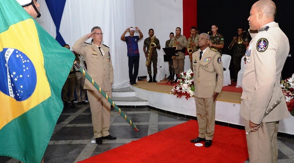 Barreiras: Tenente-coronel Camilo Uzêda se despede do comando do 10º BEIC e o Tenente-coronel Ivã Antônio dos Santos Jesus assume a frente do Batalhã
