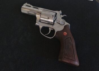 Pistola e revólver são apreendidos com integrantes de bonde que agiu em Valéria