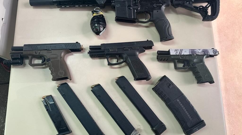 PM liberta 7 reféns no Alto das Pombas e prende 3 criminosos