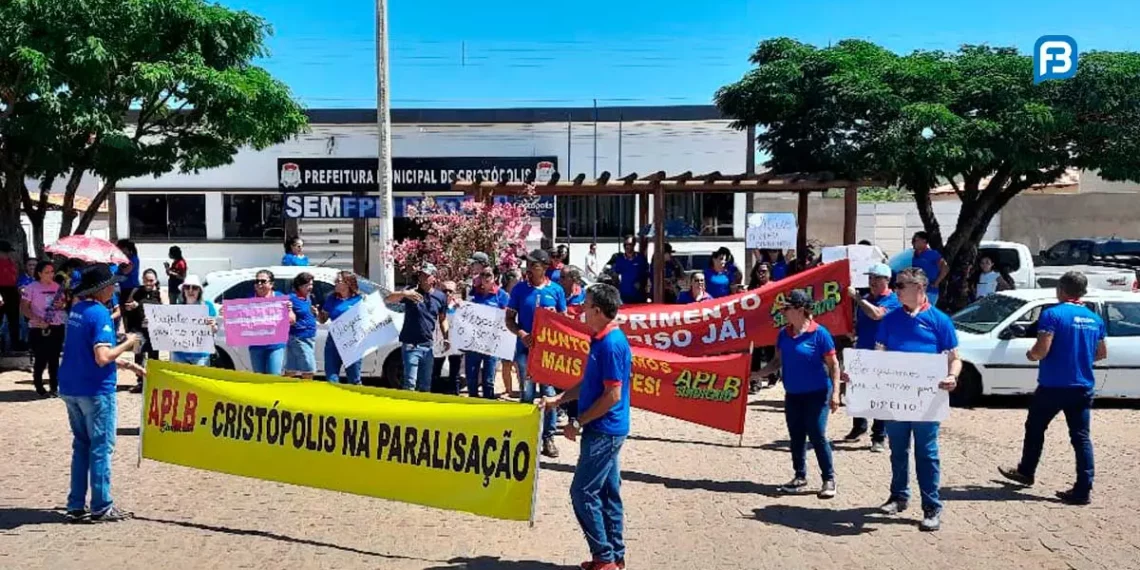 Professores de Cristópolis reivindicam o “Piso Salarial 2023” em manifestação pacífica