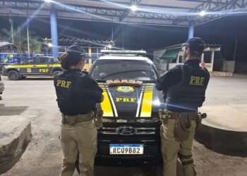 PRF realiza apreensão de substância ilícita e detém suspeitos de tráfico de drogas na BR-135