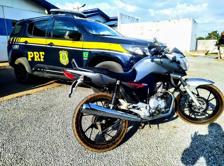 Motocicleta furtada é recuperada pela PRF em Luís Eduardo Magalhães (BA)