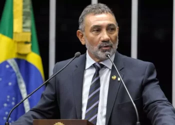 Polícia tenta prender ex-senador suspeito de mandar matar a mãe da própria filha