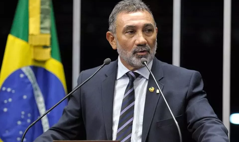 Polícia tenta prender ex-senador suspeito de mandar matar a mãe da própria filha