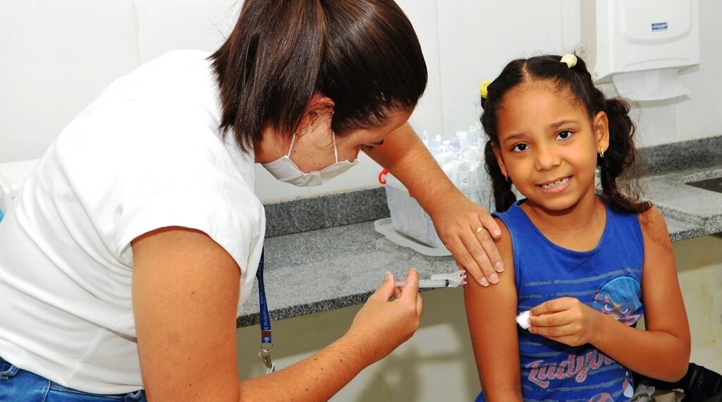 Secretaria Municipal de Saúde realiza dia “D” da Campanha de Multivacinação