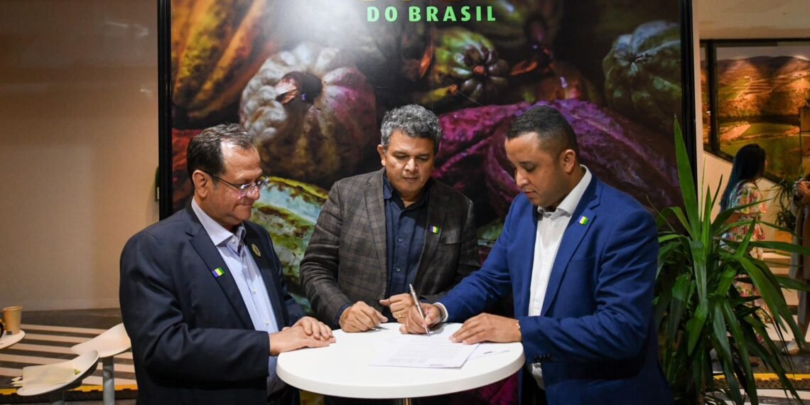 Governo da Bahia assina acordo para a promoção de produtos brasileiros em Portugal