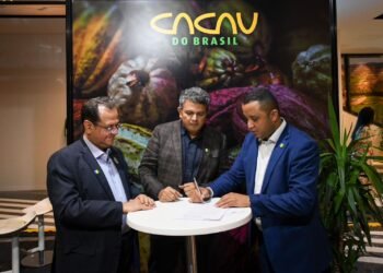 Governo da Bahia assina acordo para a promoção de produtos brasileiros em Portugal