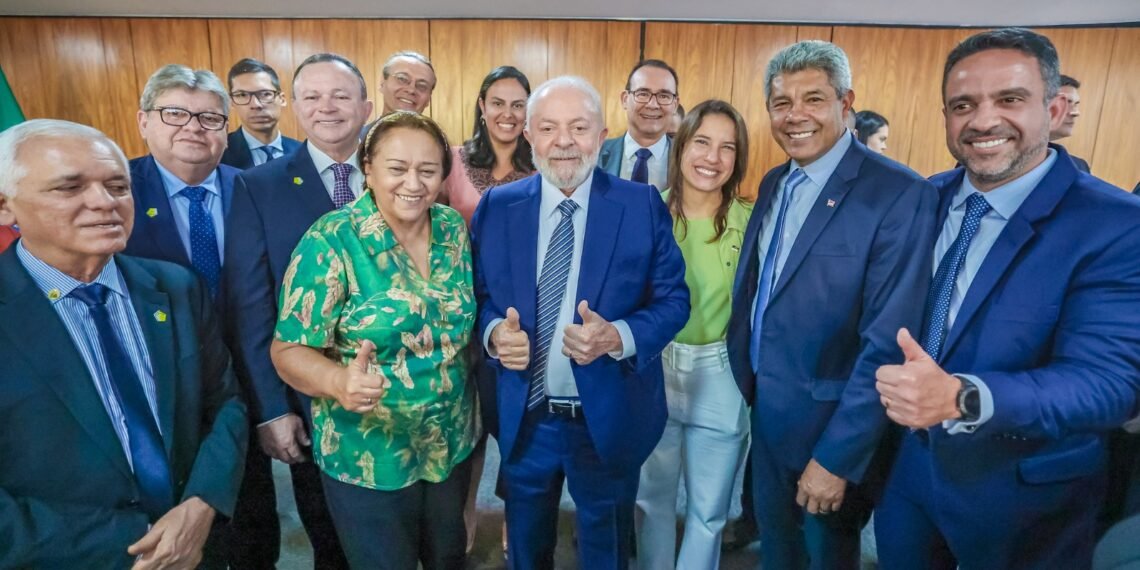 Jerônimo Rodrigues participa da entrega do projeto de lei do Ensino Médio ao presidente Lula