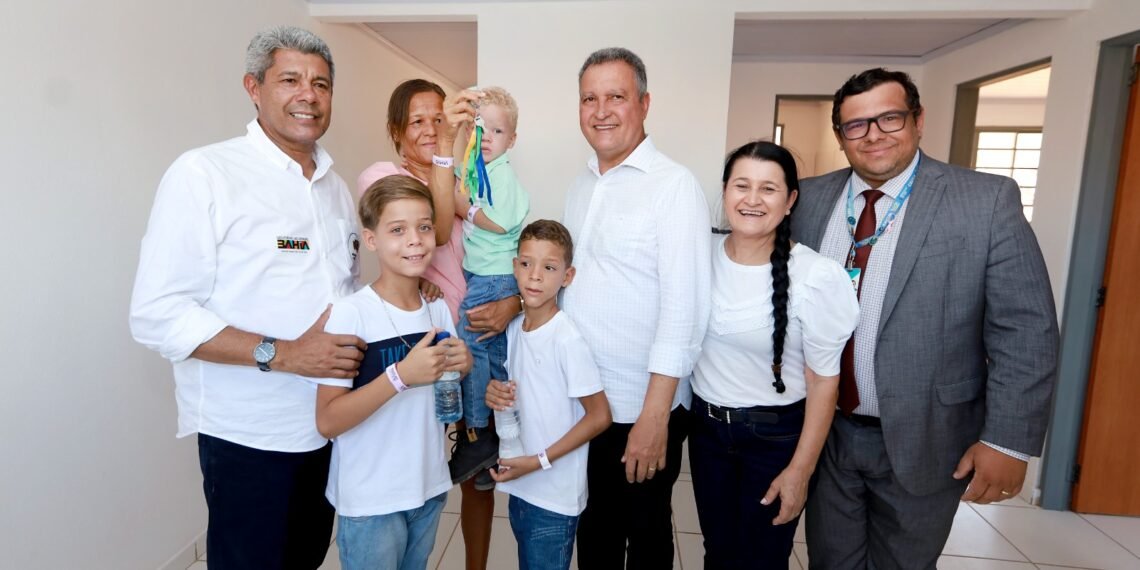 Em Santa Maria da Vitória, Jerônimo participa da entrega de 250 unidades do Minha Casa, Minha Vida