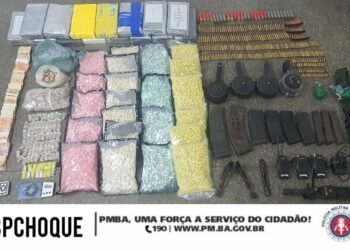 Ação de inteligência da PM localiza 15 kg de cocaína, 22 mil pastilhas de ecstasy, munições e carregadores para fuzis, R$ 4 mil em espécie e granadas