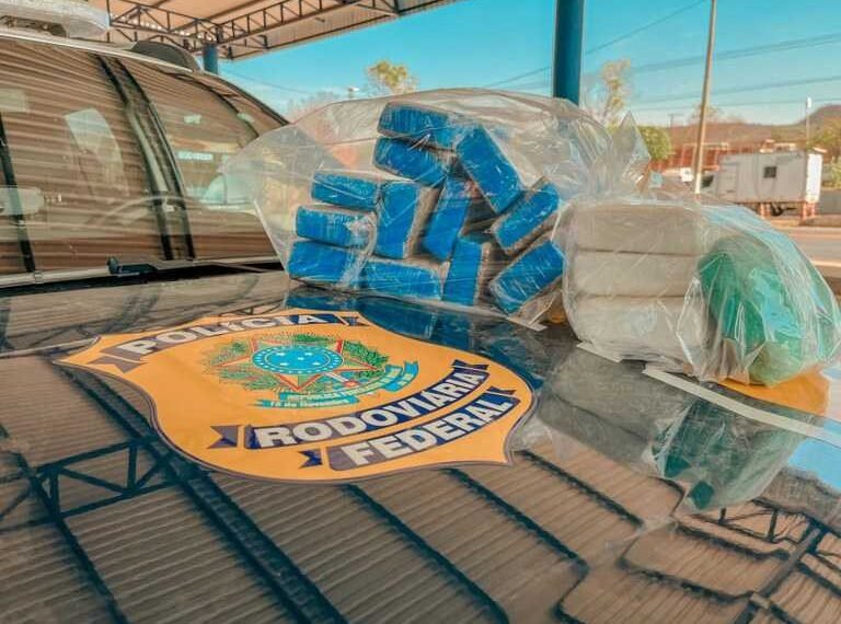PRF apreende 16 tabletes de drogas durante abordagem a ônibus em Barreiras (BA)