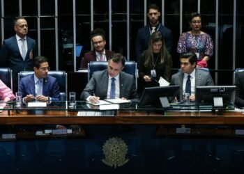 Congresso promulga mudança sobre perda de nacionalidade brasileira